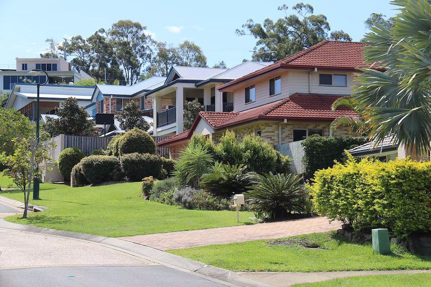 Brisbane residential streetscape from the IPS Buyer’s Agents website