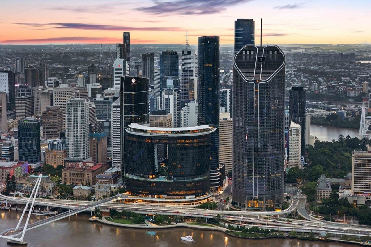 Queen’s Wharf, the Brisbane CBD and the Brisbane River at dusk